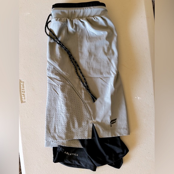 Fabletics Shorts ( mens) Lined - Picture 2 of 4